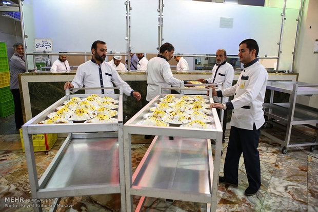 Iftar banquet at shrine of Hazrat Masoumeh