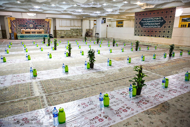 Iftar banquet at shrine of Hazrat Masoumeh
