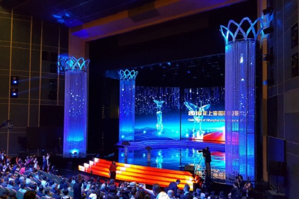 جشنواره فیلم شانگهای کلید خورد/ جکی چان و بردلی کوپر روی فرش قرمز
