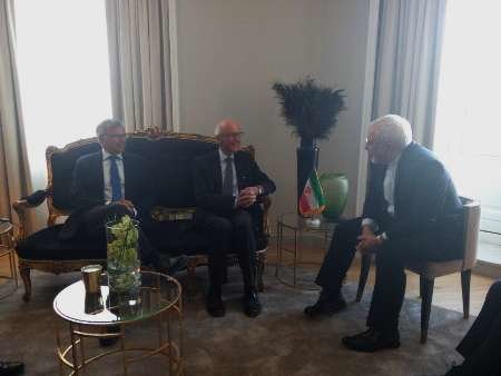  Zarif confers with Norway's former PMs