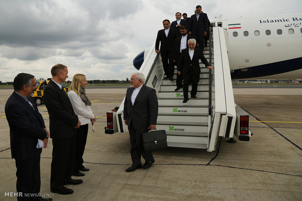 Zarif meets German counterpart in Berlin