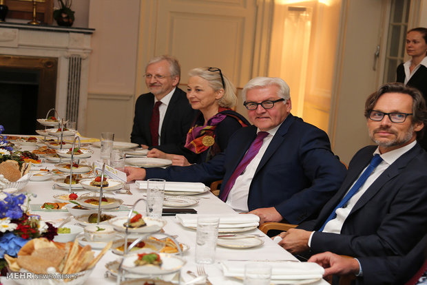 Zarif meets German counterpart in Berlin