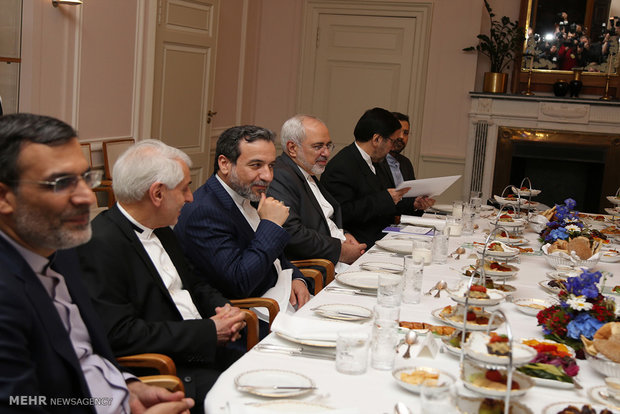 Zarif meets German counterpart in Berlin