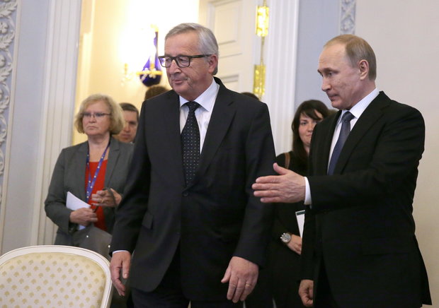 Putin meets EC president at SPIEF 2016