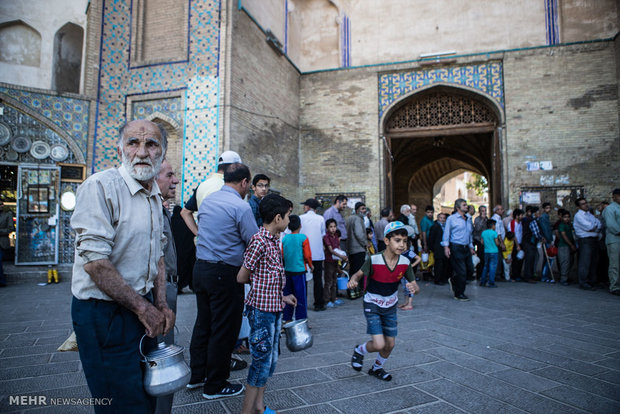 پخش آش نذری در ماه مبارک رمضان