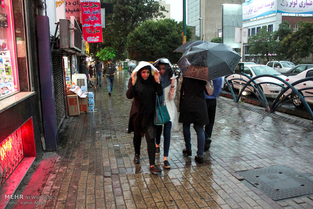 مطر وبرد حزيراني في تبريز