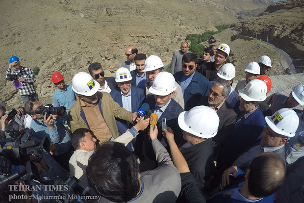 Jahangiri visits Tehran-Shomal freeway 