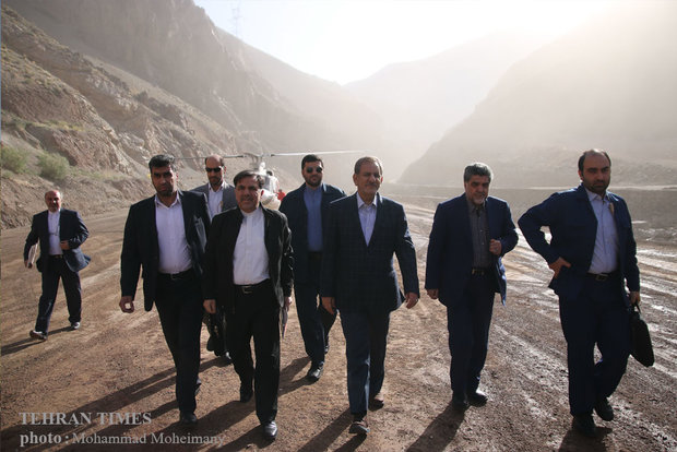 Jahangiri visits Tehran-Shomal freeway 