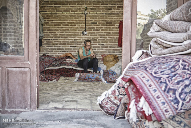 ركود في أسواق السجاد اليدوي في همدان