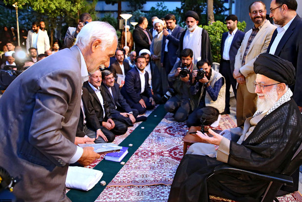Leader receives poets, cultural figures