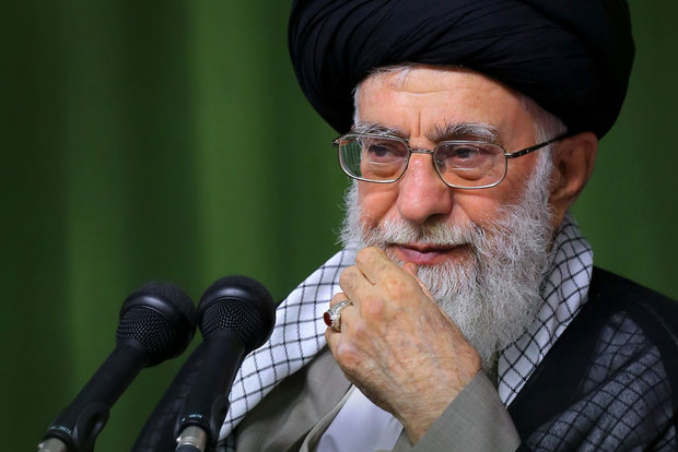 Leader receives poets, cultural figures