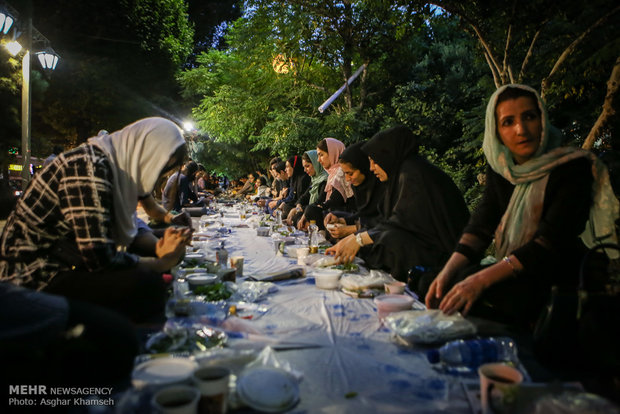 بزرگترین افطاری ساده خیابانی