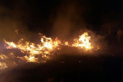آتش مزارع گندم روستای «داد آباد» خرم‌آباد را خاکستر کرد