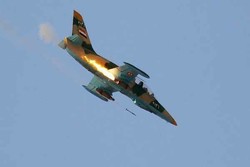 بمباران مواضع تروریستهای جبهه النصره در غرب حلب از سوی جنگنده های سوری و روسی