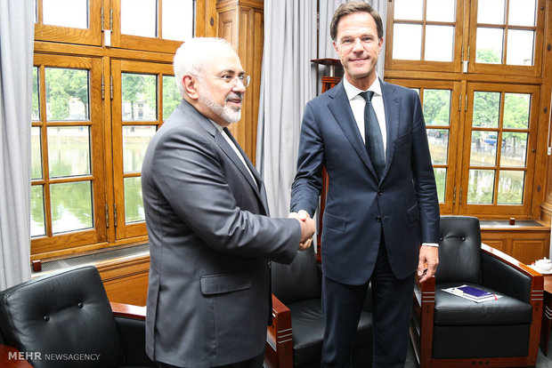 Zarif, Dutch PM hold talks on bilateral ties