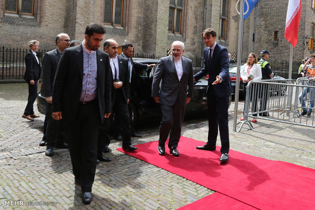 Zarif, Dutch PM hold talks on bilateral ties