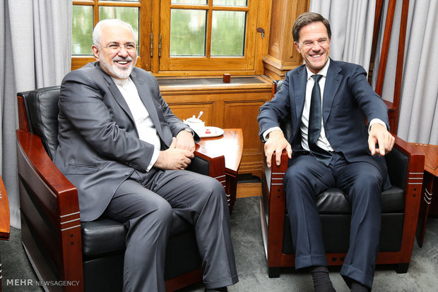 Zarif, Dutch PM hold talks on bilateral ties