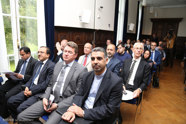 Zarif addresses Clingendael Institute in Netherlands