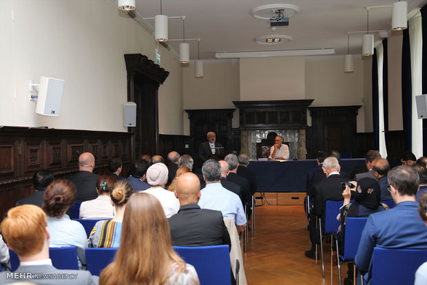 Zarif addresses Clingendael Institute in Netherlands