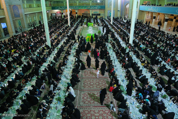 Iftar banquet at Shrine of Hazrat Masoumeh 