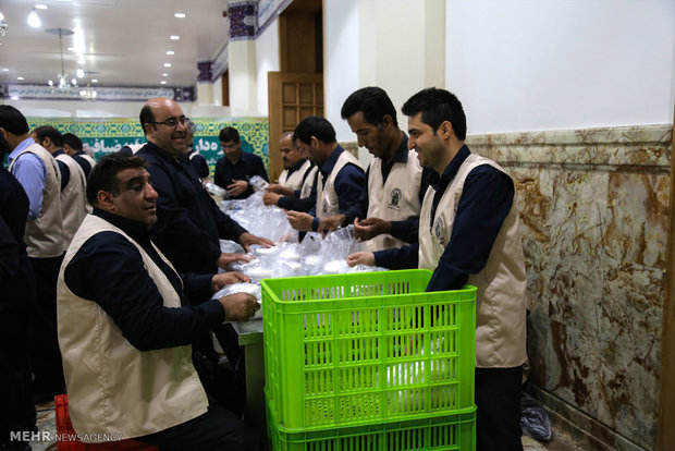 Iftar banquet at Shrine of Hazrat Masoumeh 