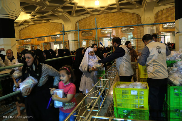 Iftar banquet at Shrine of Hazrat Masoumeh 