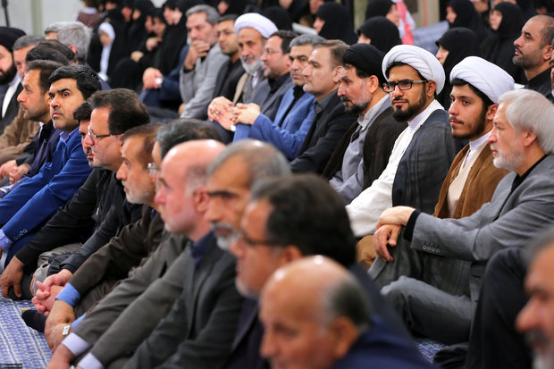 Leader receives families of martyrs