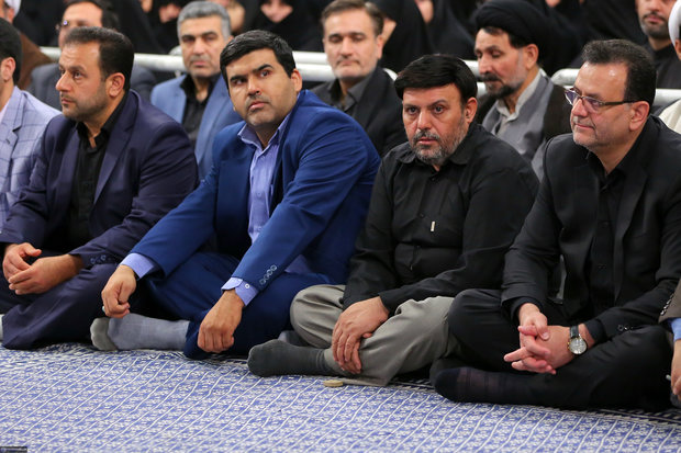 Leader receives families of martyrs