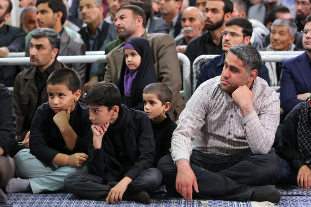 Leader receives families of martyrs