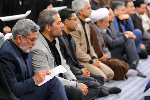 Leader receives families of martyrs