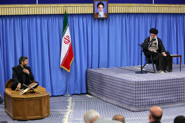 Leader receives families of martyrs