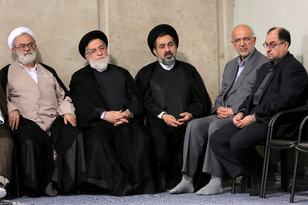 Leader receives families of martyrs