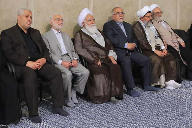 Leader receives families of martyrs