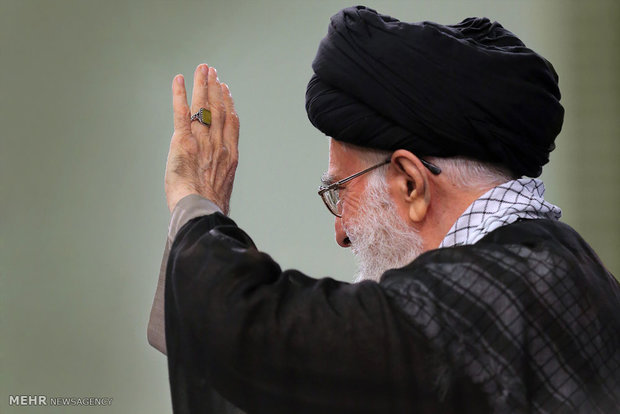  لقاء عوائل الشهداء مع قائد الثورة الاسلامية