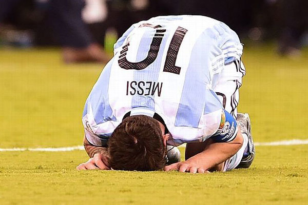 «لیونل مسی» از فوتبال ملی خداحافظی کرد/ستاره کفش‌ها را آویخت