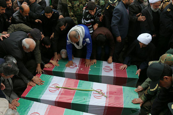 تەرمی سێ شەهیدی سوپای پاسداران لە قوروە ئەسپاردەی خاک کرا
