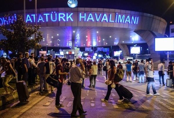 50 قتيلا وعشرات الجرحى بتفجيري مطار أتاتورك في اسطنبول 