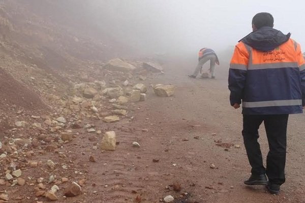 راه ارتباطی ۲۲ روستای پلدختر و معمولان بازگشایی شد