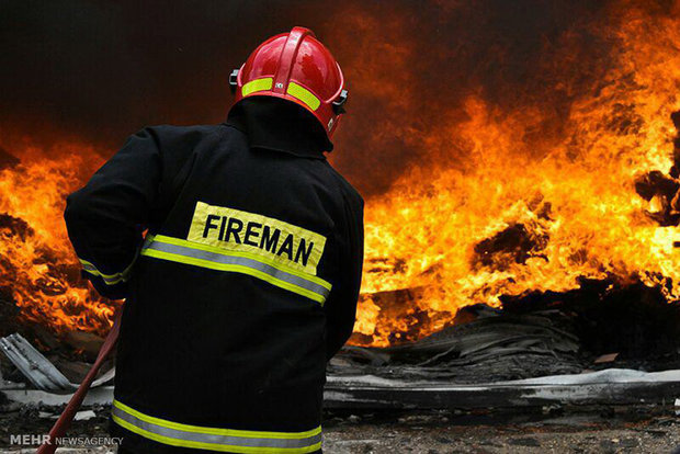 آتش بی‌توجهی در دل آتشنشانان رخنه می کند/مردان بی‌ادعای آتش و دود