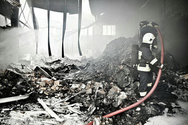 آتش سوزی در کارخانه ظروف یکبار مصرف شاهرود