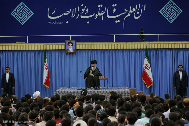 غداً موعد الاستضافة الرمضانية لقائد الثورة الاسلامية لحشد من الطلاب