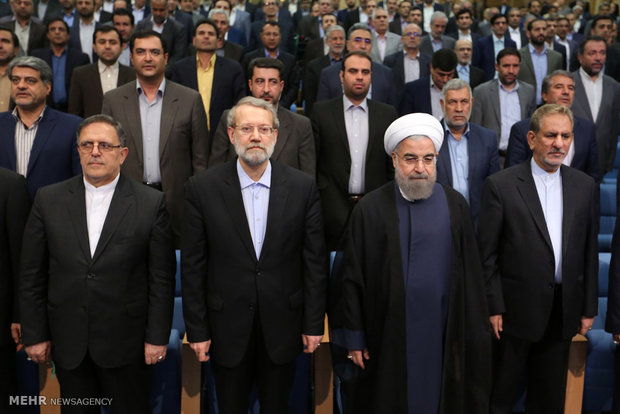 Rouhani meets with MPs at Iftar banquet