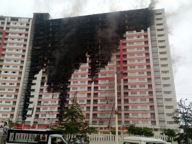 آتش‌سوزی گسترده در برج‌های مسکونی در انزلی