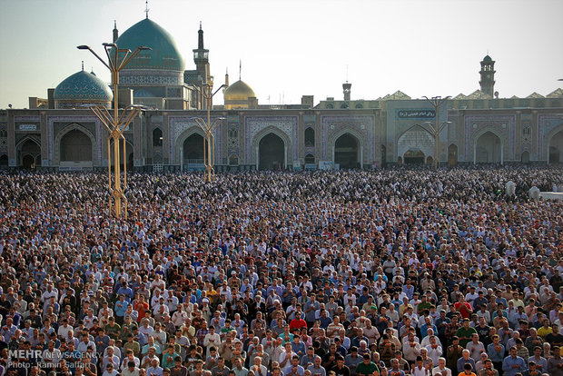 اقامه نماز عید سعید فطر در حرم رضوی به امامت آیت‌الله علم‌الهدی