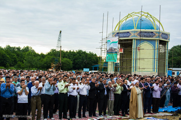 اقامه نماز عید سعید فطر در رودسر