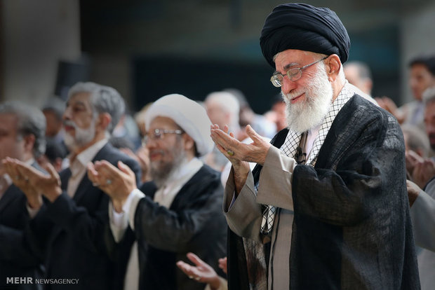 تہران میں نماز عید فطر رہبر معظم کی امامت میں ادا کی گئی