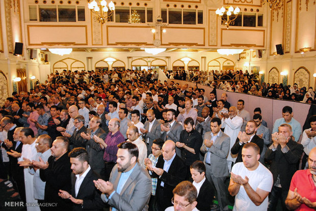 Mehr News Agency - Eid al-Fitr prayers in London Mehr News Agency - Eid al-Fitr prayers in London