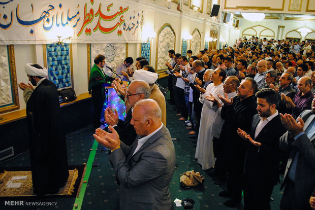 Eid al-Fitr prayers in Islamic Center of London