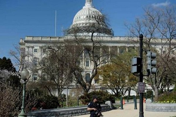 بسته شدن کنگره امریکا به خاطر احتمال حضور یک فرد مسلح