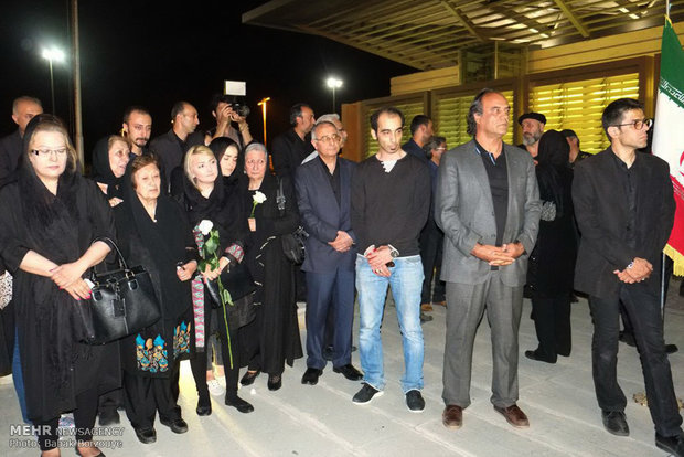 استقبال اهالی سینما از پیکر مرحوم عباس کیارستمی